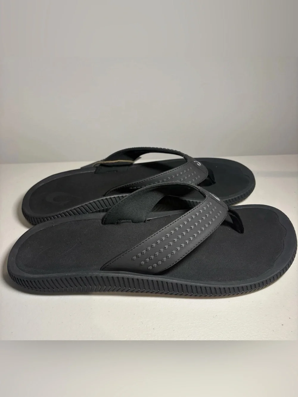 NWT OluKai Ulele Black Flip Flop Men’s Sandals Size 14